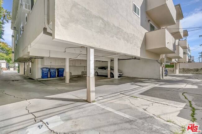 Building Photo - 739 Croft Ave