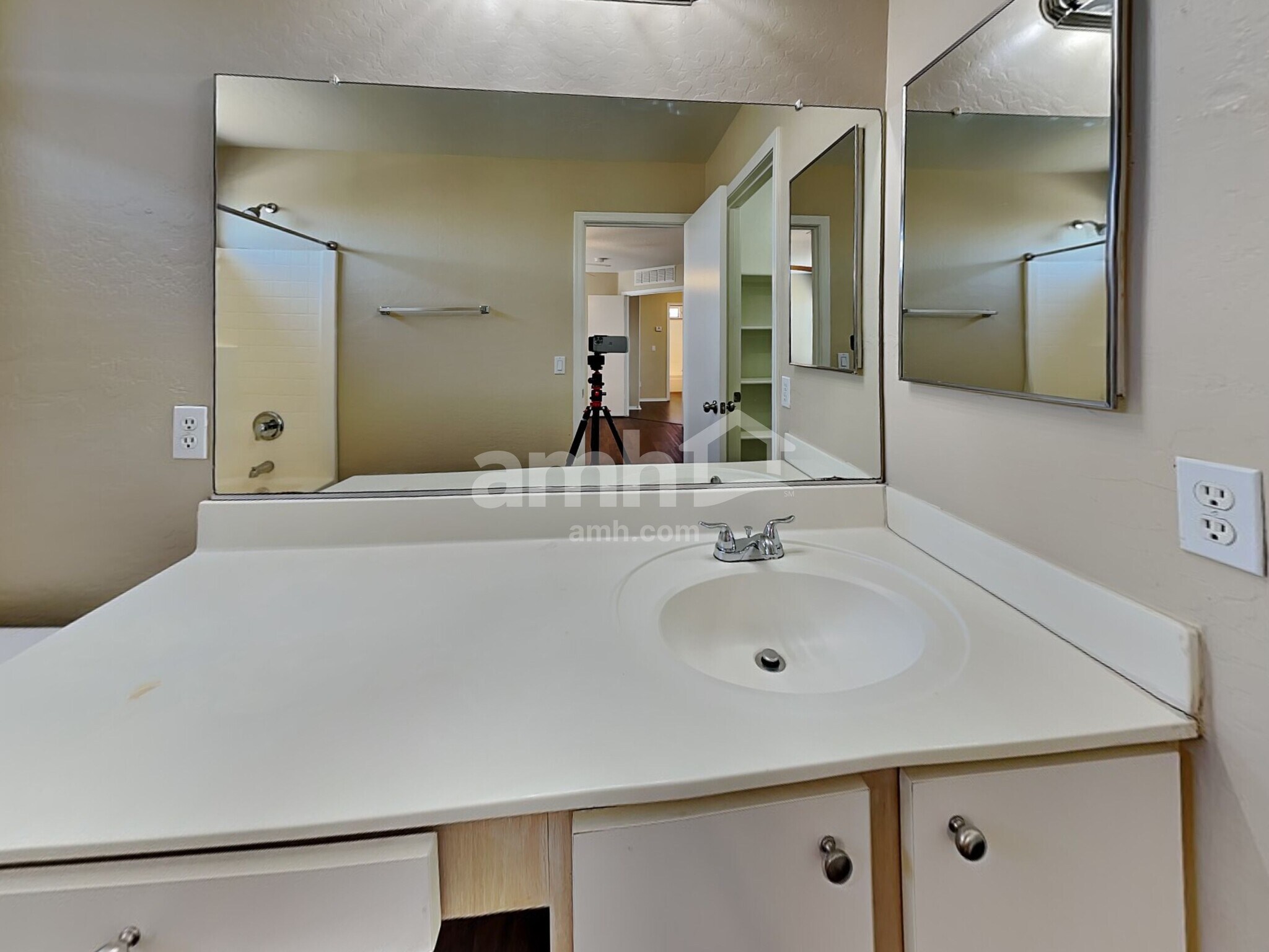Building Photo - 12334 W Columbine Dr
