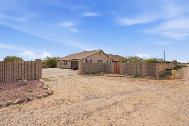 Building Photo - 20305 W Peak View Rd