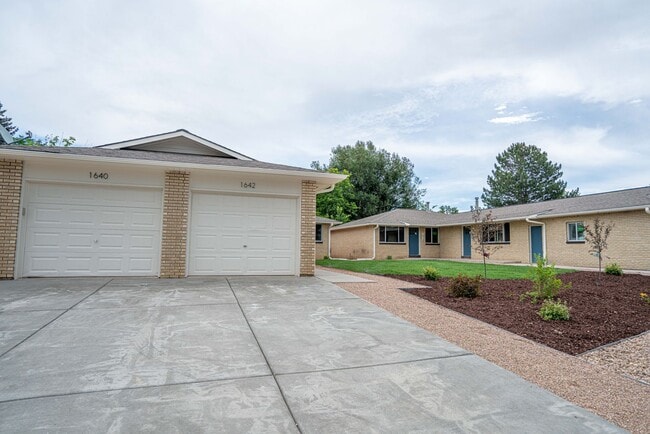 Building Photo - Charming Fully Remodeled 2 Bedroom, 1 Bath Duplex