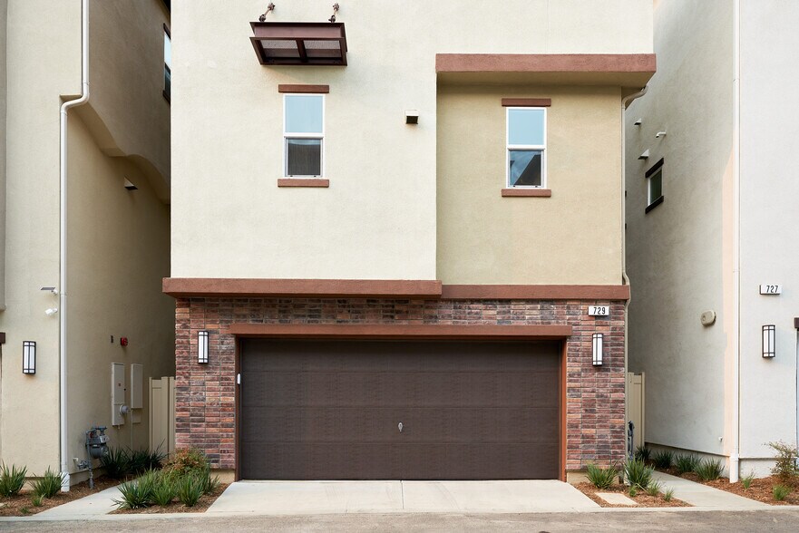 Building Photo - 729 Daniel Freeman Cir