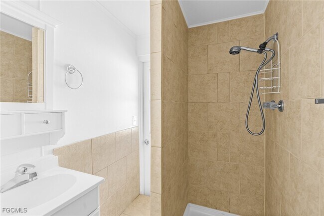 Building Photo - 6004 Deming Ave