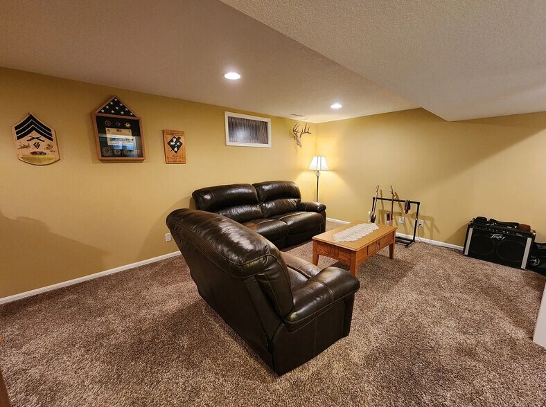 Building Photo - 210 NE 12th Street Pl