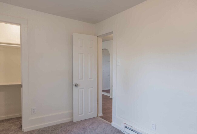 Building Photo - UPDATED 2 Bedrm  1Bath Home - Granite, Stainless Steel Appliances