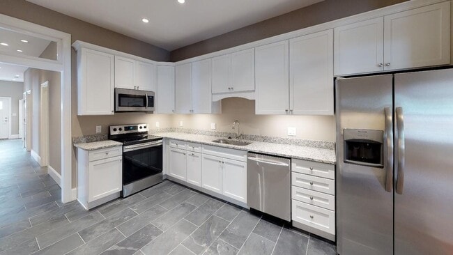 Building Photo - 4BR/2BA Fort Sanders Home | Walk to UTK | ...
