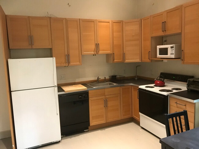 Kitchen - 178 Main St