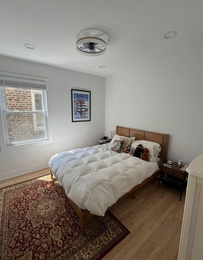 Building Photo - 2 bedroom in Chicago IL 60618