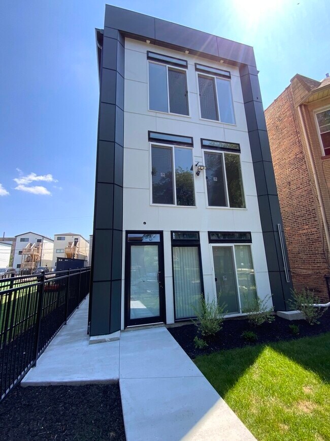 Building Photo - 6327 S Langley Ave