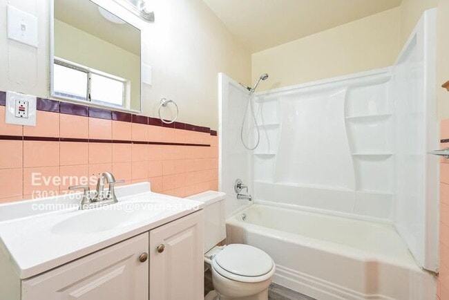 Building Photo - Charming 3-Bedroom Home in Prime Englewood...
