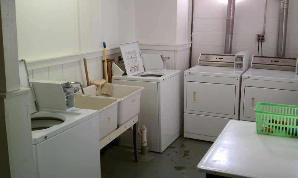 Laundry - 409 Rohrer St