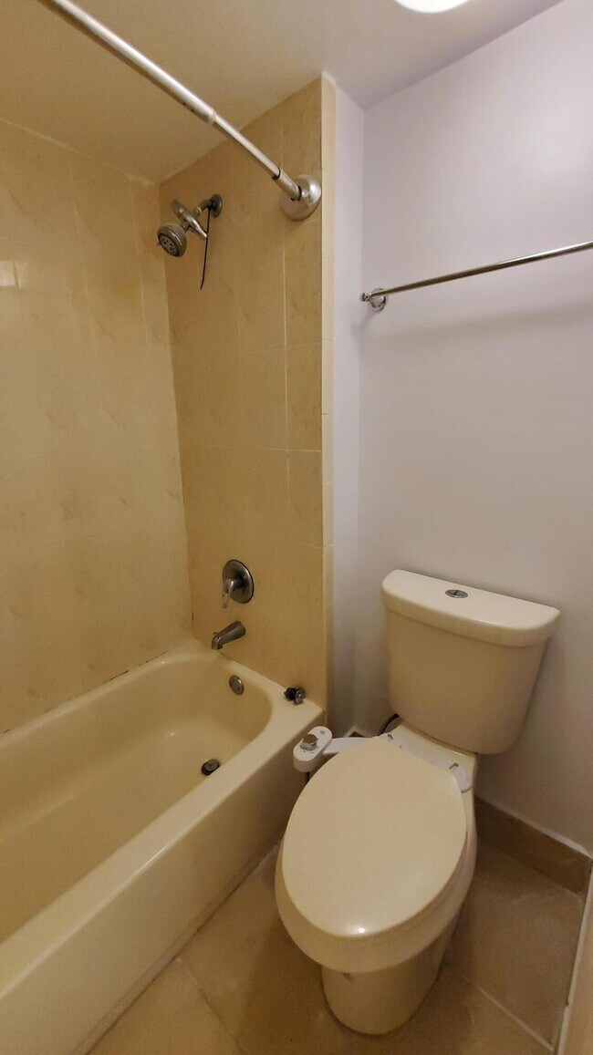 Building Photo - 721 N Pine Island Rd