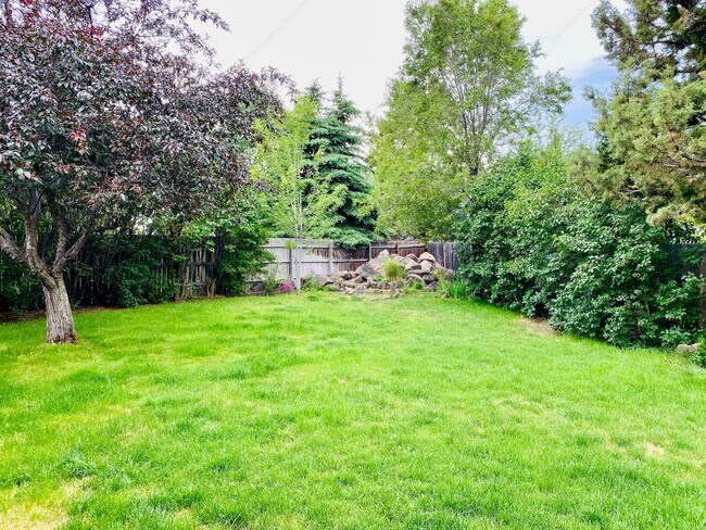 Building Photo - 61875 Avonlea Cir