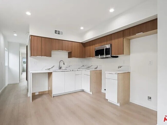 Building Photo - 1677 E 111th St