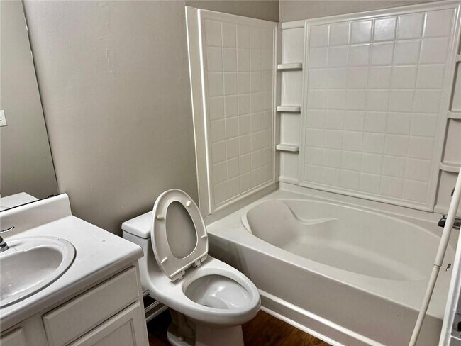 Building Photo - 3164 Kingswood Glen