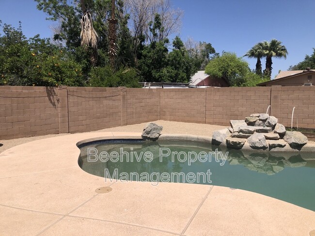 Building Photo - 4022 E Pecan Rd