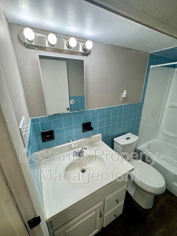 Building Photo - 542 5th Ave