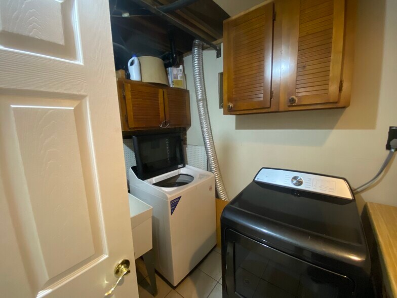 Washer & dryer - 4616 Twinbrook Rd