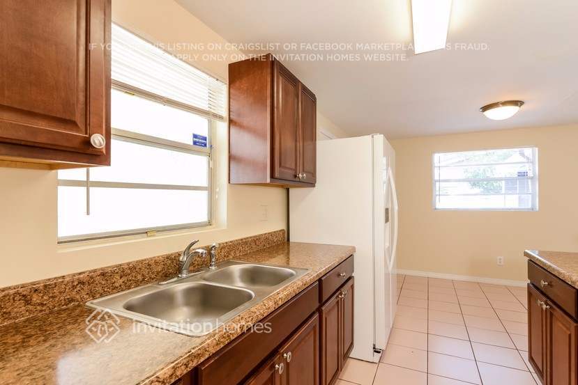 Building Photo - 6401 Bali Ct