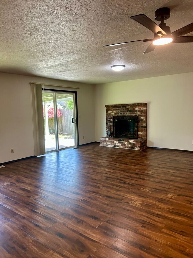 Building Photo - Charming Single Level Home - Keizer