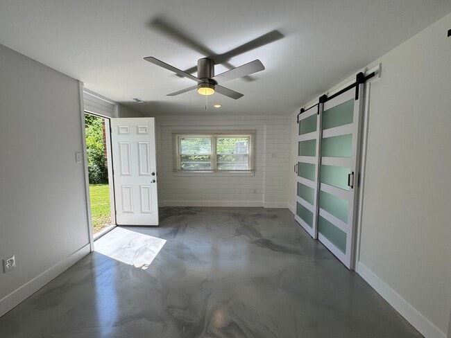 Building Photo - 4 Bedroom house with Second kitchen in basement