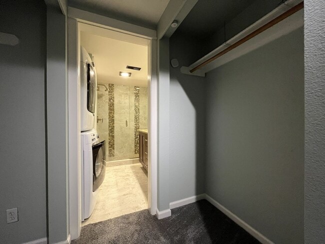 Building Photo - Ground Floor End Unit on Jantzen Beach with River Views & Flexible Living Space