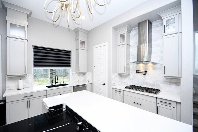 Building Photo - 10014 Oakwood Trl