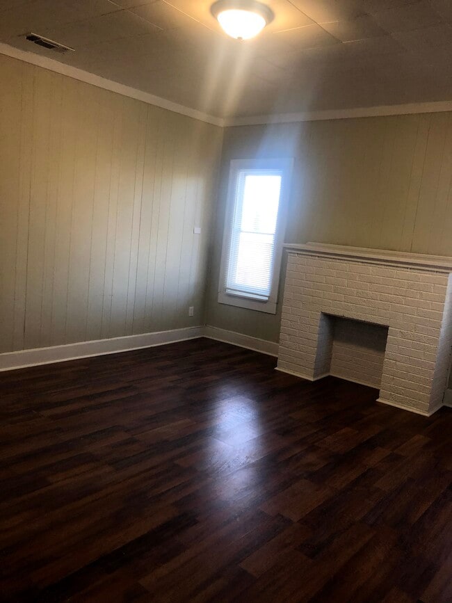 Building Photo - 1210 S Main St