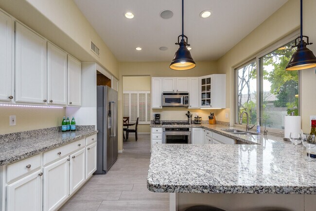 Building Photo - 6417 E Marilyn Rd