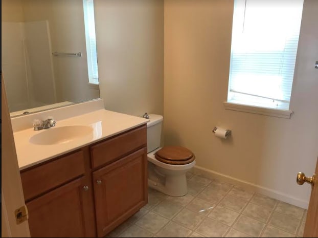 Building Photo - 465 Kings Rd