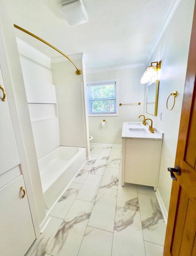 Building Photo - 1337 Broad St