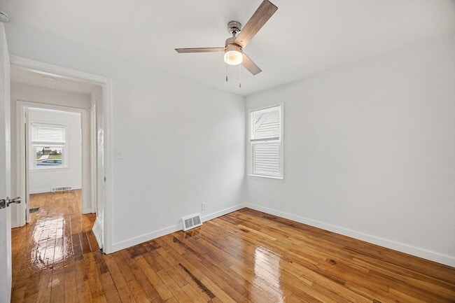 Building Photo - 12 Linwood Ave