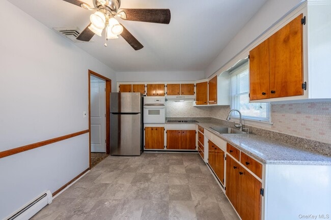 Building Photo - 831 Sycamore Ave