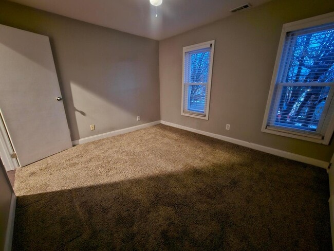 Building Photo - 402 W 3rd Ave