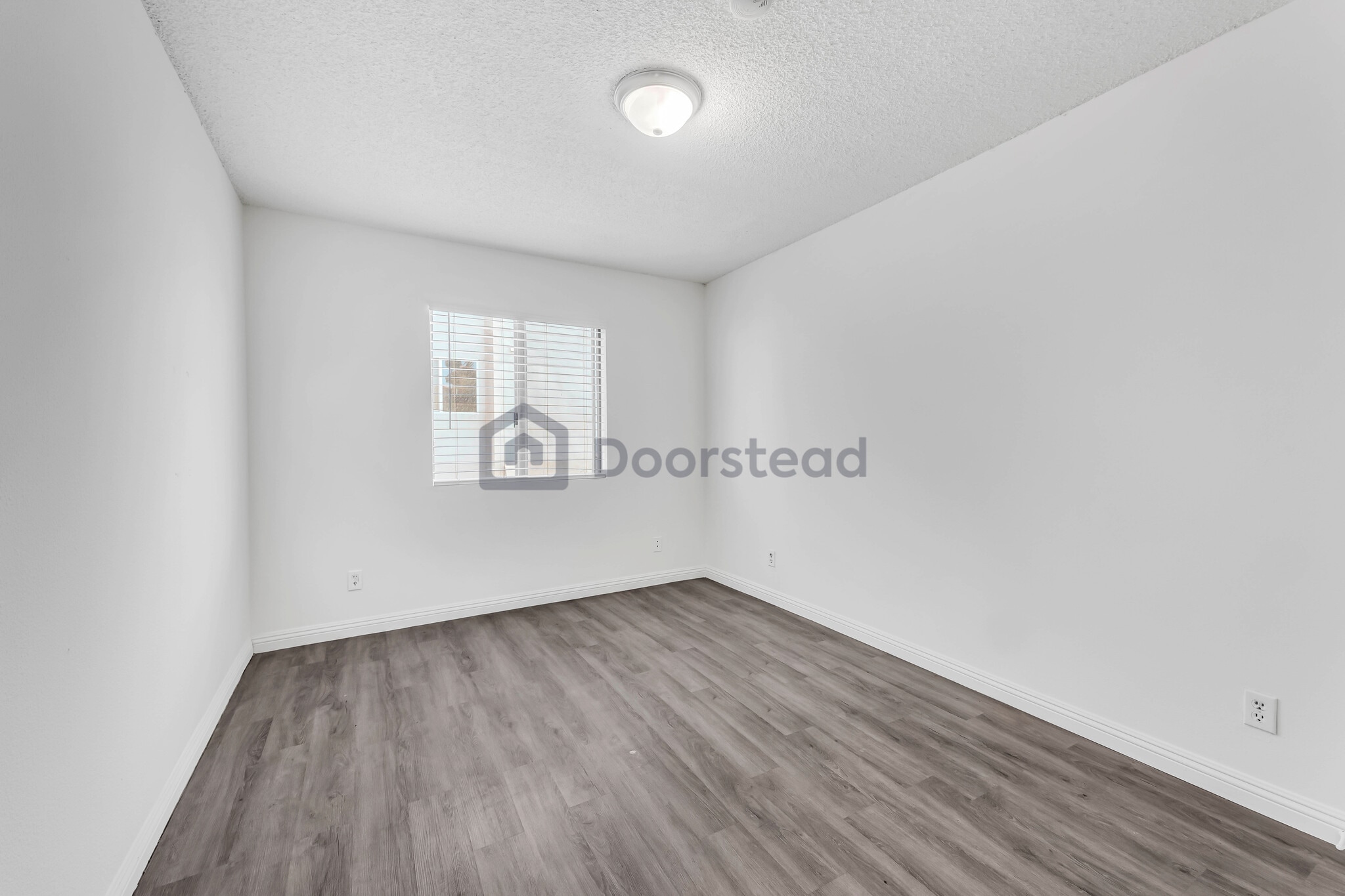 Building Photo - 15555 Nordhoff St