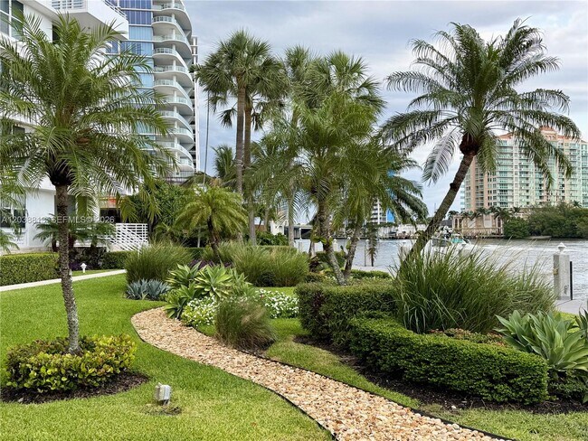 Building Photo - 888 Intracoastal Dr