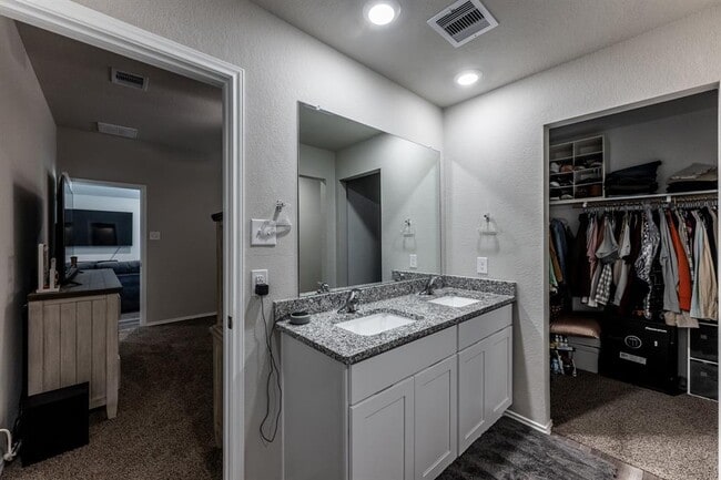 Building Photo - 306 Pecos Dr