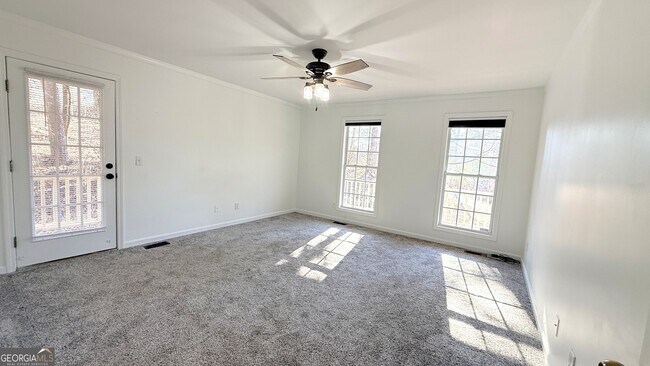 Building Photo - 3395 Woodlake Ln