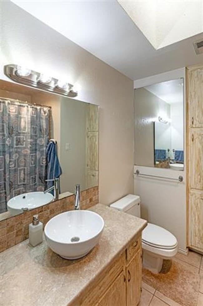 Building Photo - Beautiful 4 Bedroom/2 Bath Home
