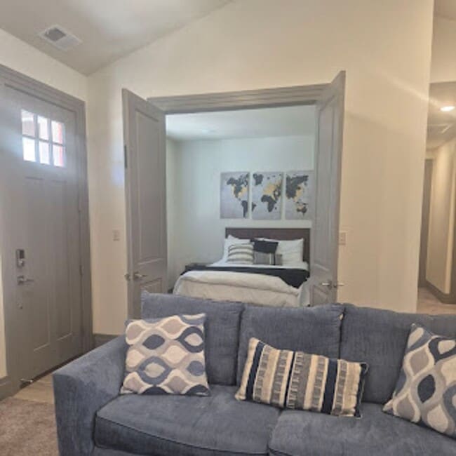 Building Photo - Move-in Bonus! 2 Bed, 2 bath + Office or Den.