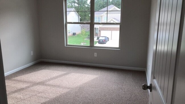 Building Photo - 4 Bedroom Single Family Home in Ellenwood ...