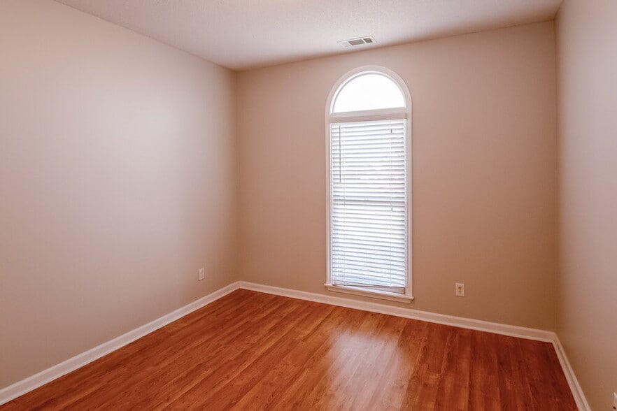 Building Photo - 2064 Milbrey St