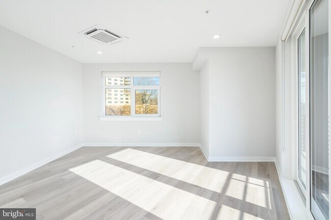 Building Photo - 3449 Scotts Ln