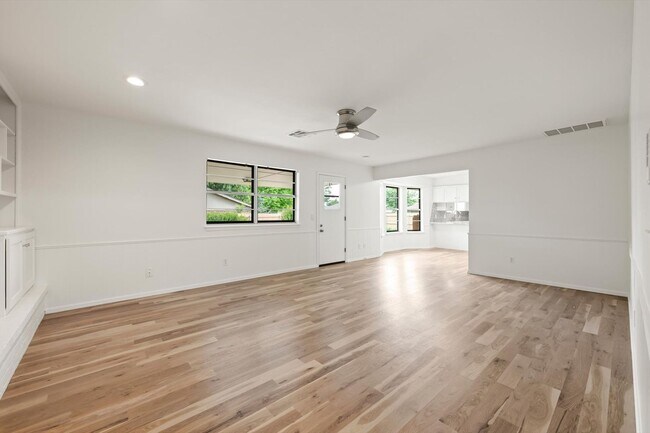 Building Photo - Modern Details and Interiors to a sought-a...