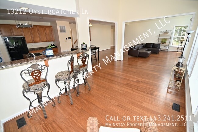 Building Photo - Immaculate 5 Bedroom SFH W/ Private Deck &...