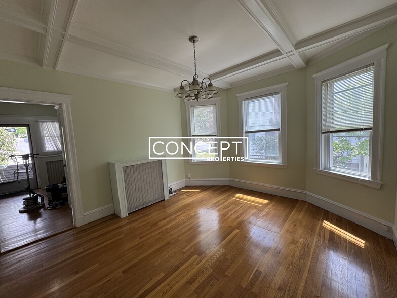 Building Photo - 158 Willow St