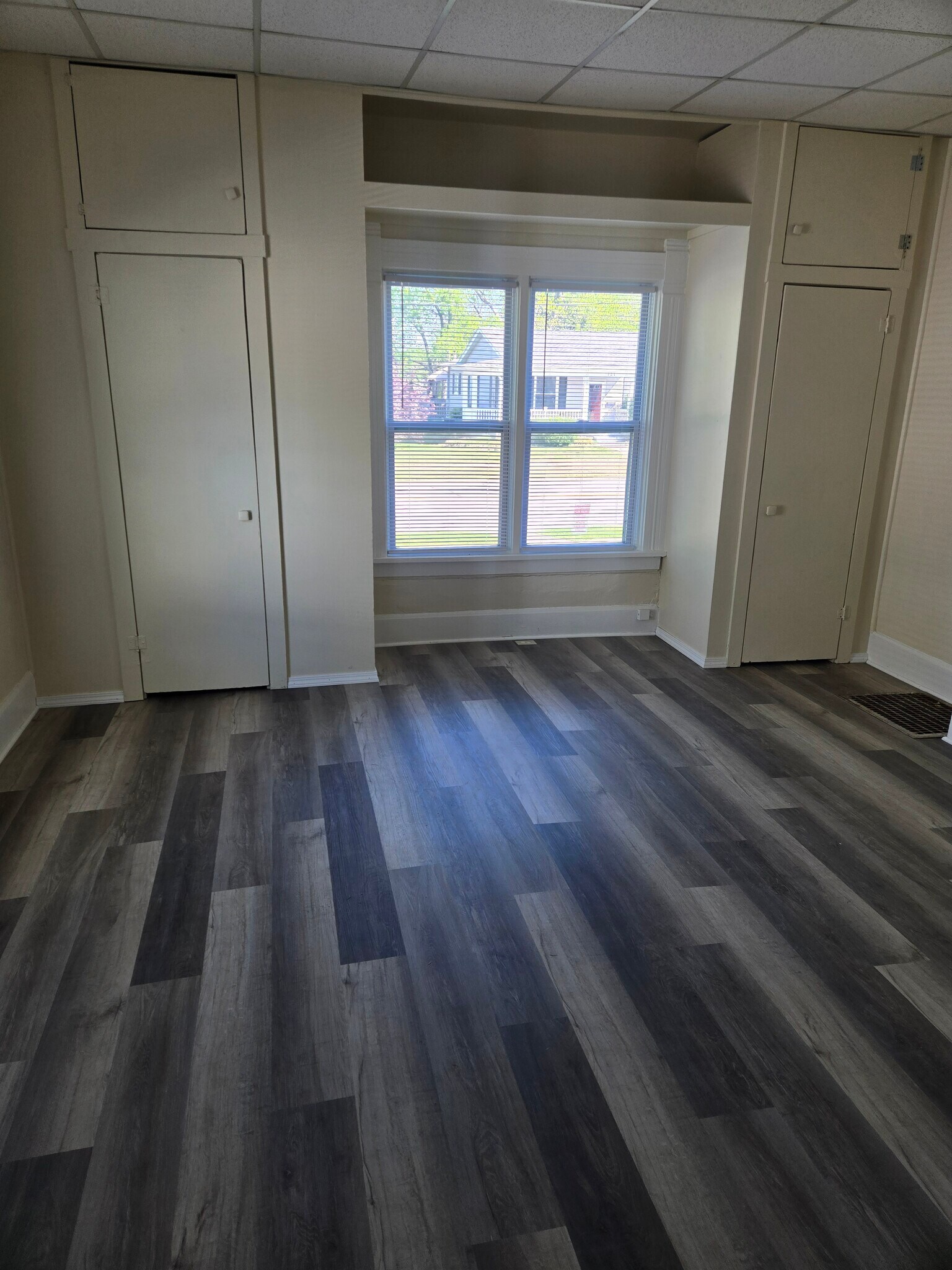 Building Photo - 726 W Clay St