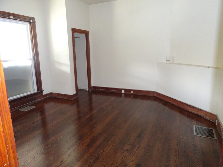 Building Photo - 921 N Hamilton Ave