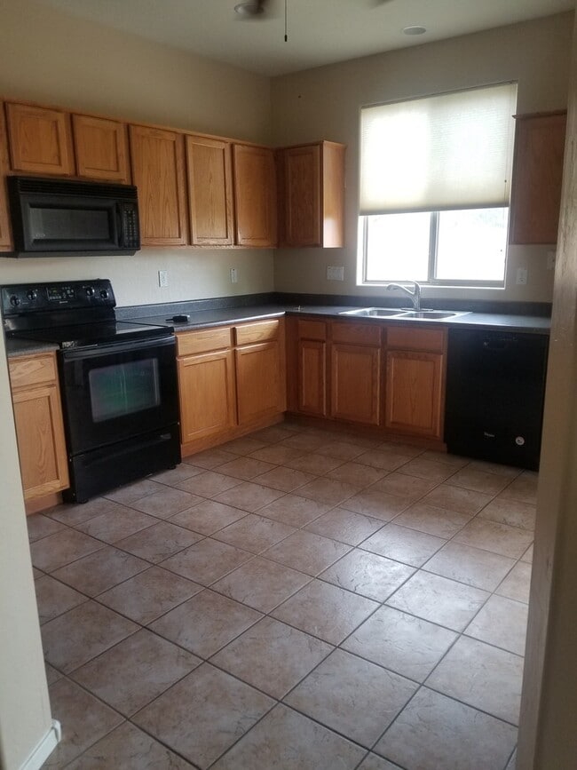 Building Photo - Welcome to your spacious 4-bedroom home— i...