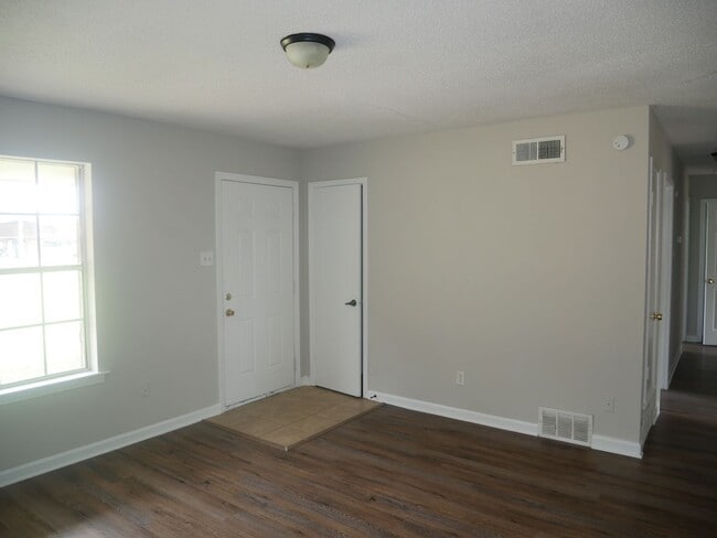 Building Photo - *****JUST REDUCED*****6010 Tulane Horn Lak...