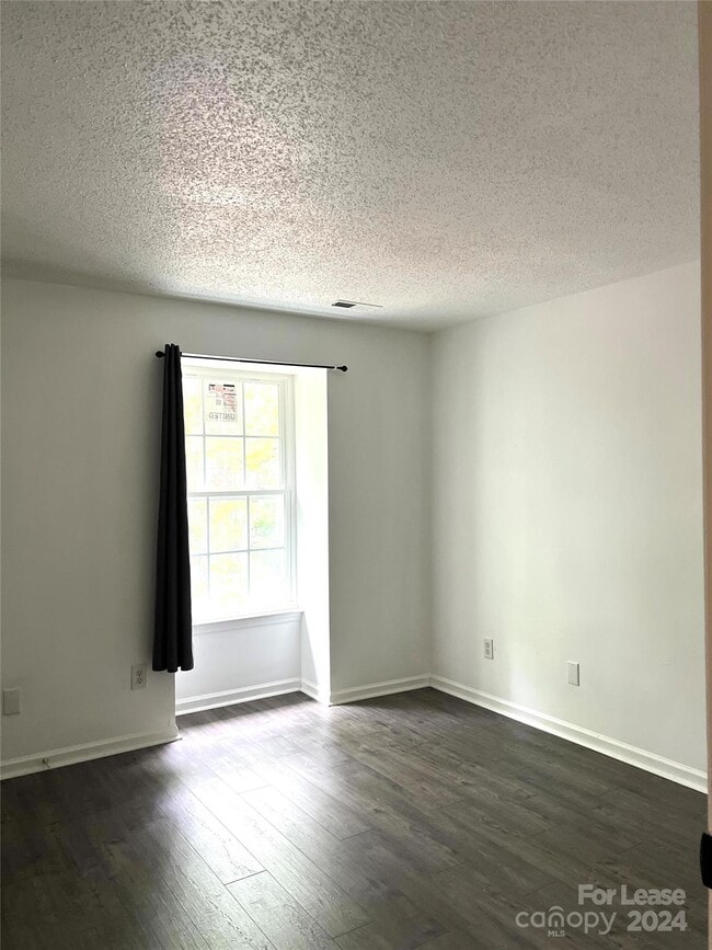 Building Photo - 1600 Arlyn Cir